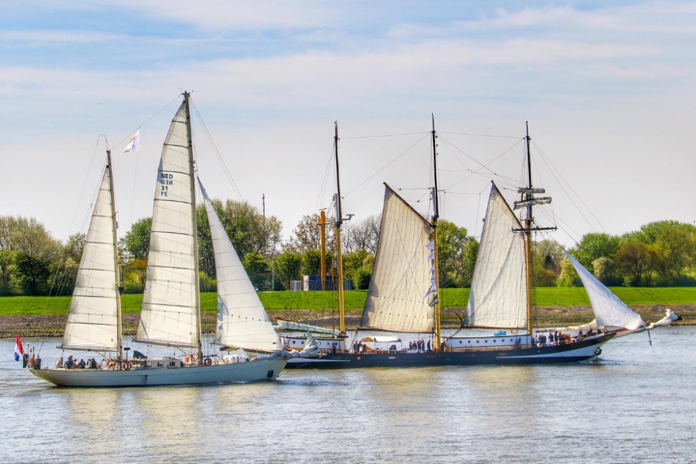 Race of the classics deelnemers kwamen langs Schiedam