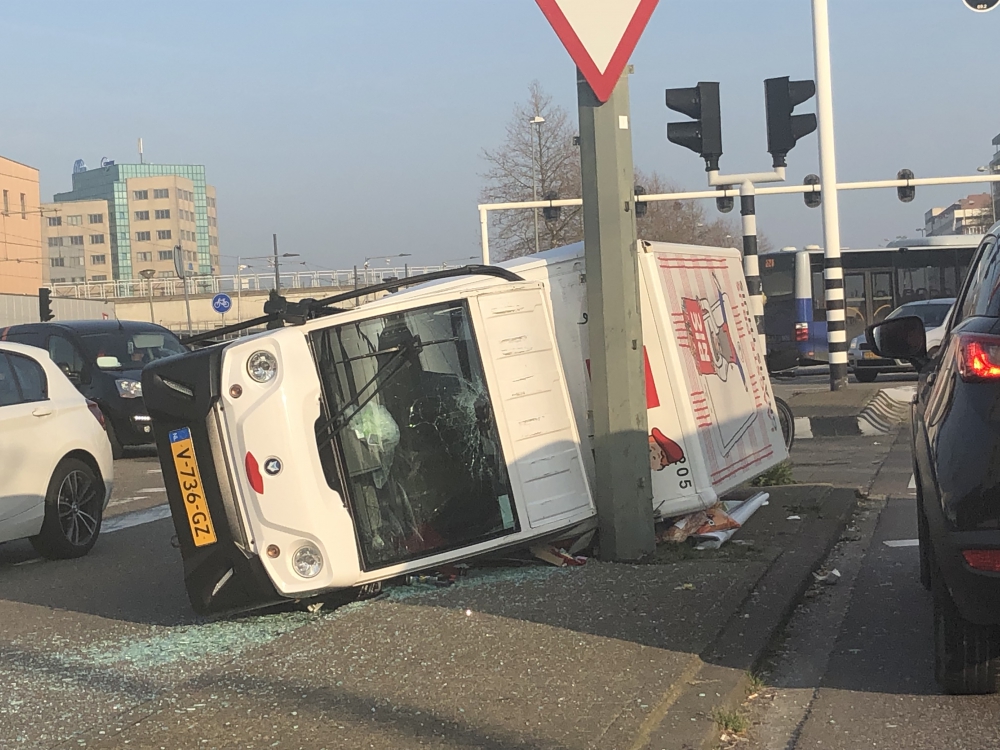 Picnic-karretje vliegt uit de bocht