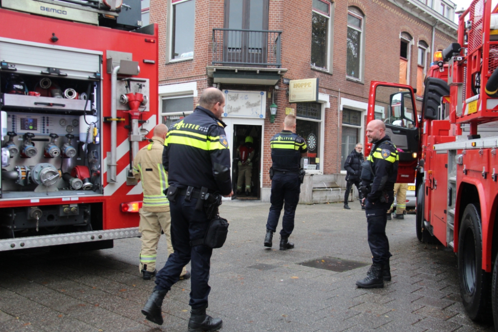 Brandweer rukt uit naar café, mogelijk kortsluiting