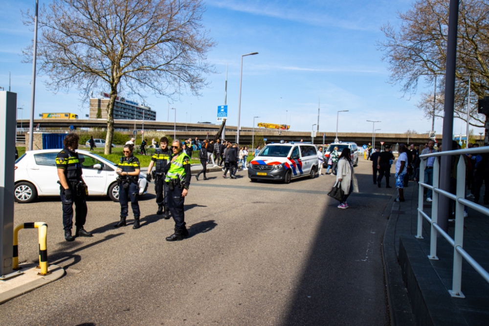 Brand bij Kleinpolderplein leidt tot verkeerschaos in de regio