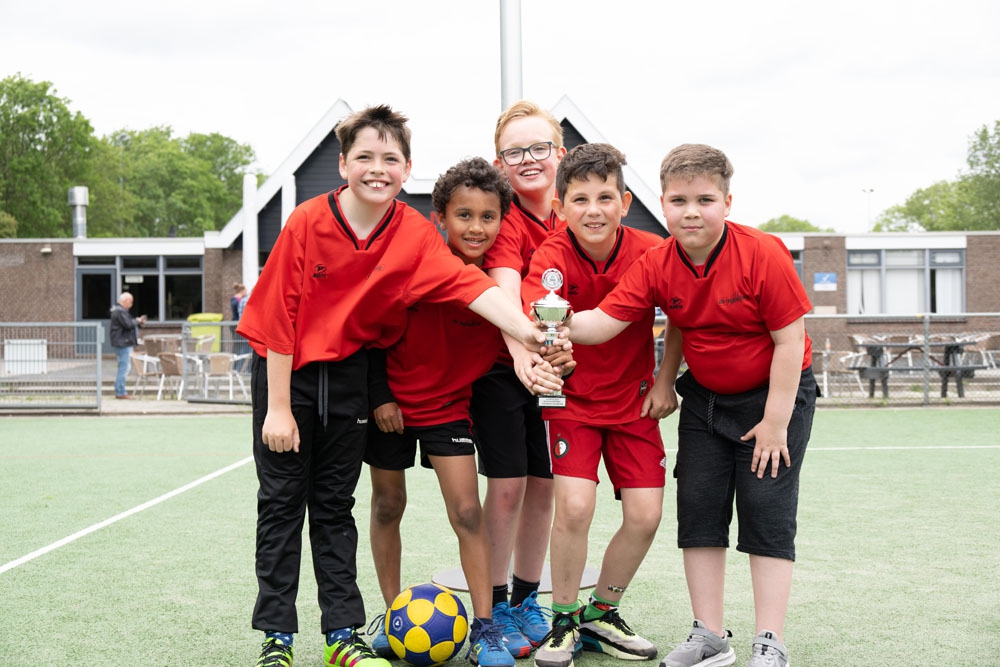 De Regenboog winnaar Schiedams Schoolkorfbaltoernooi