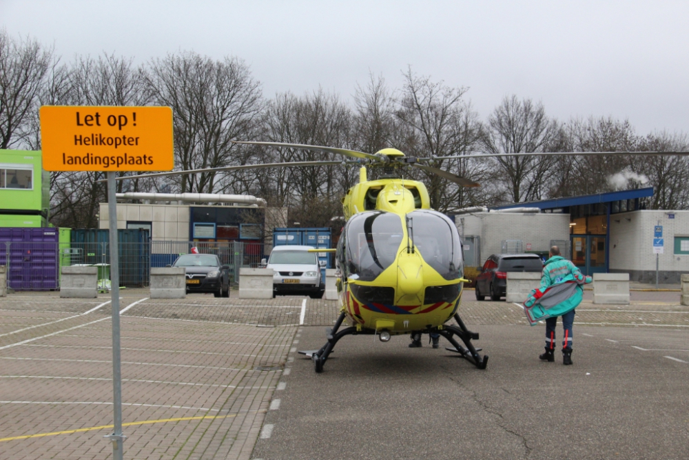 Coronahelikopter haalt weer patiënt op bij Franciscus Gasthuis in Rotterdam