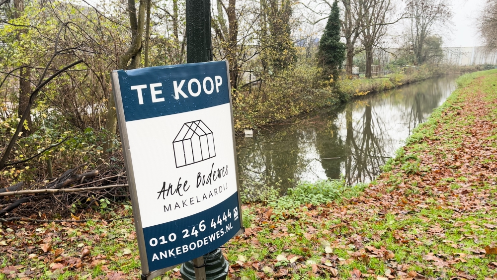 Stadstuinen voeden Schiedammers in armoede, maar gemeente zet Boerderij Landvreugd toch te koop