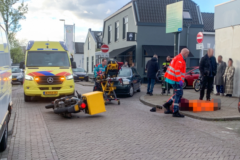 Scooterrijder gewond na botsing met auto op de Groenelaan