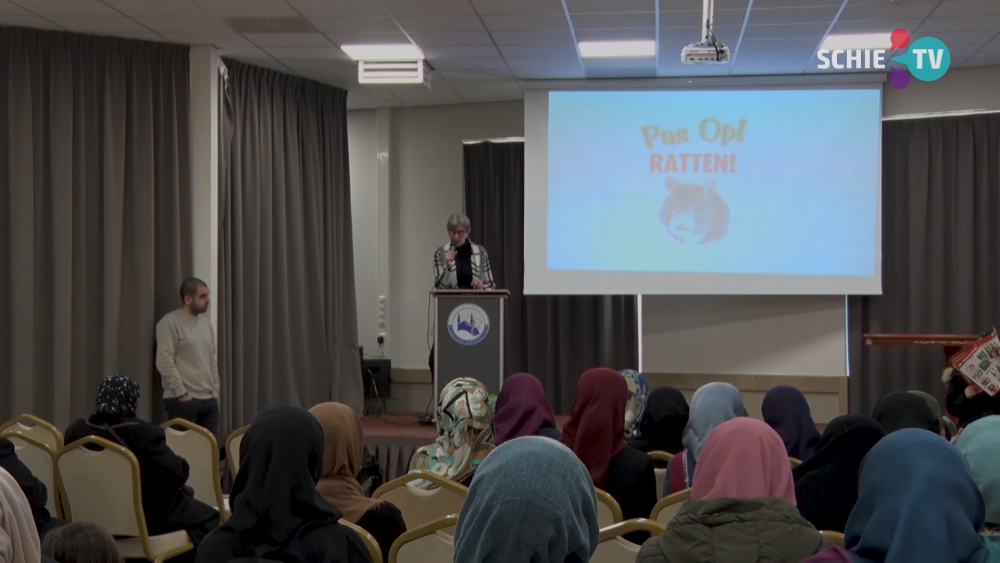 Actie Schiedam Schoon met de Schiedam Yusra Vrouwen.