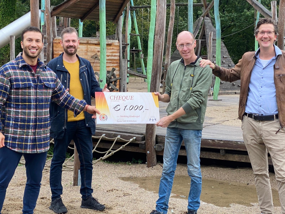 Ronde Tafel Schiedam schenkt 1000 euro aan Stichting Kinderspel