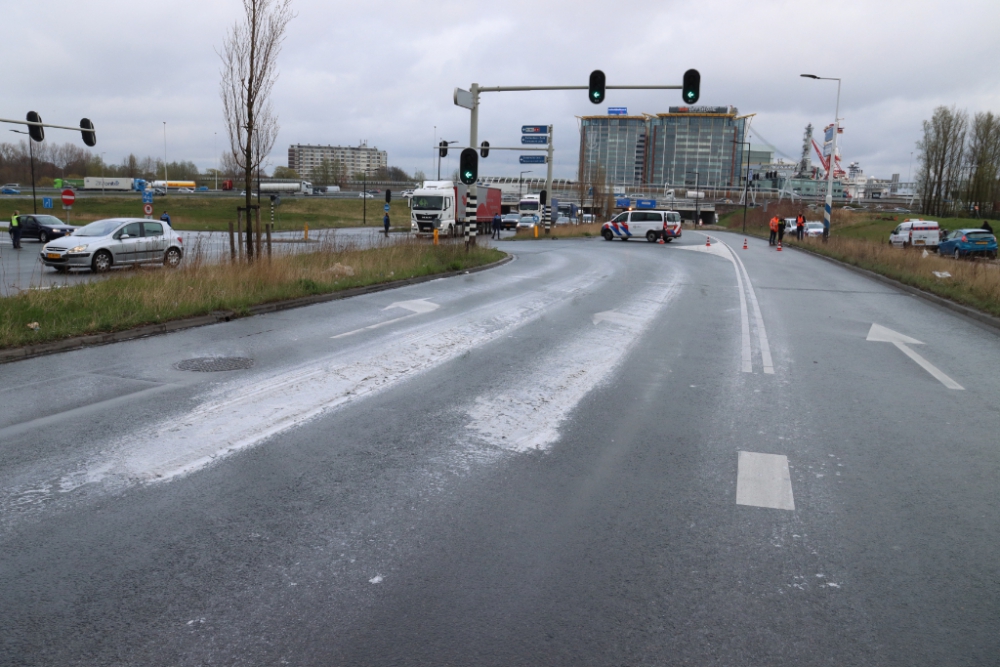 Verkeerschaos bij Vijfsluizen door lekkage paraffine