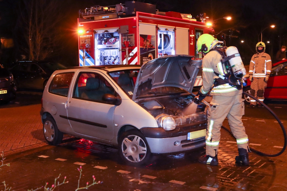 Autobrand op parkeerterrein ziekenhuis