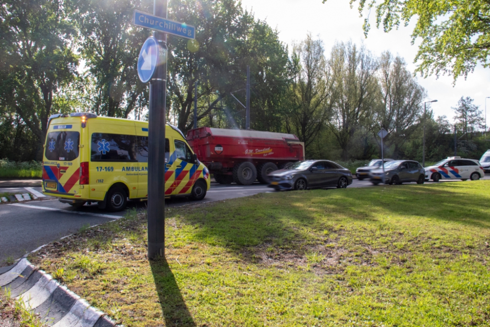 Man gewond na kop-staart botsing op Churchillweg