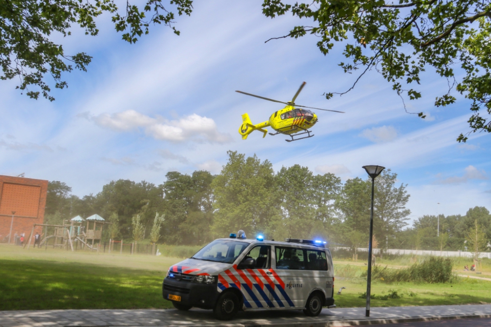 Inzet traumahelikopter voor medische noodsituatie in Nieuwland