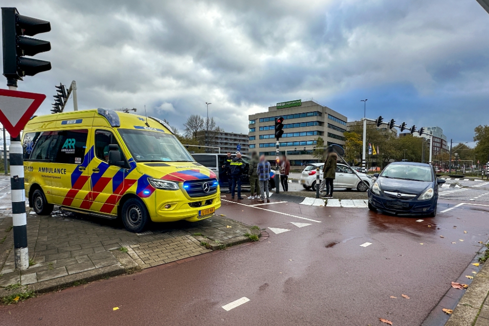 Dronken automobilist richt ravage aan op Plein 40-45