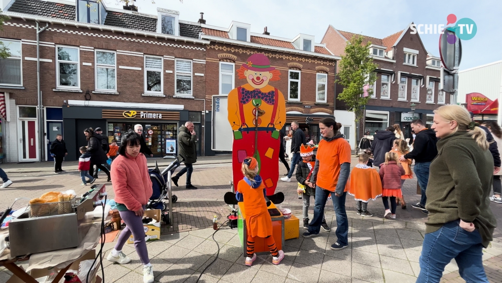 Koningsdag in de Gorzen: “Alle attracties en eten is hier gratis, dat scheelt voor de portemonnee”