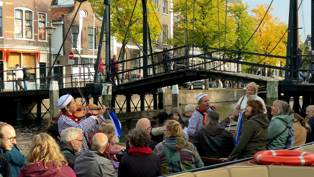 Geen Gondelvaart maar Andersomvaart: publiek niet op de kade, maar aan boord