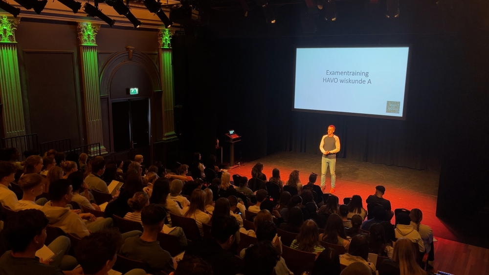 YouTube-hit ‘Math with Menno’ geeft examentraining in Stadsgehoorzaal