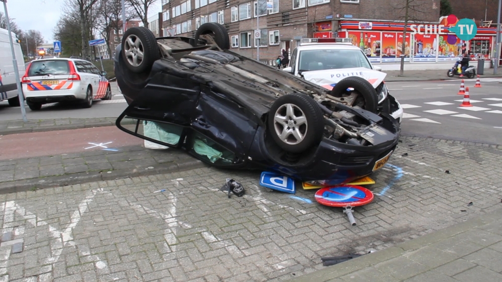 Gewonde bij aanrijding met politiewagen