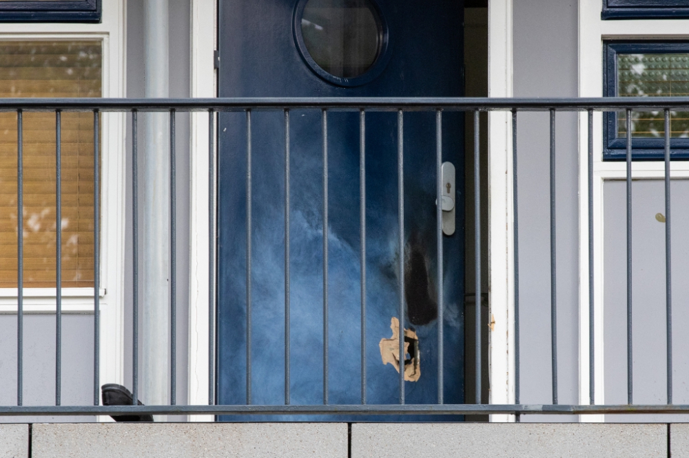 Explosie bij flatwoning Damlaan, getuigen zien man wegrennen