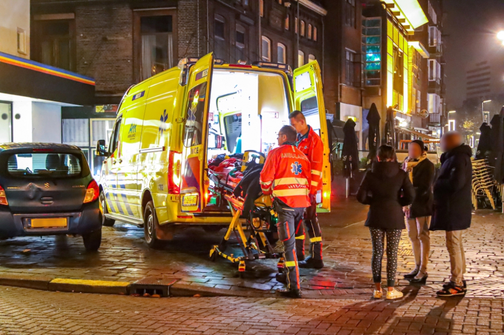 Bestuurster snorscooter gewond na aanrijding op de Koemarkt