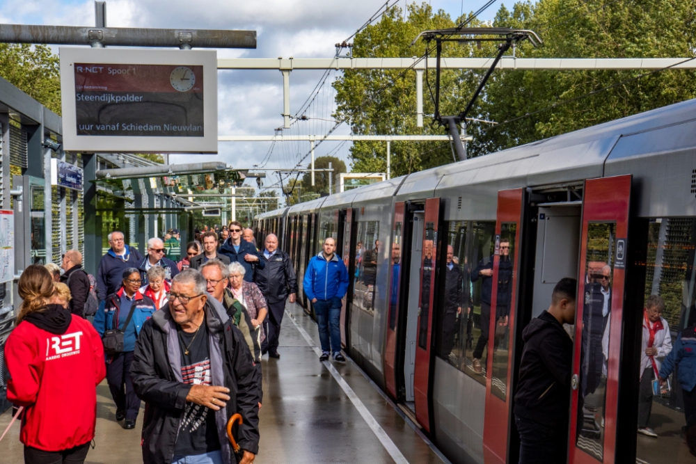 Aantal reizigers in eerste week Hoekse Lijn boven verwachting