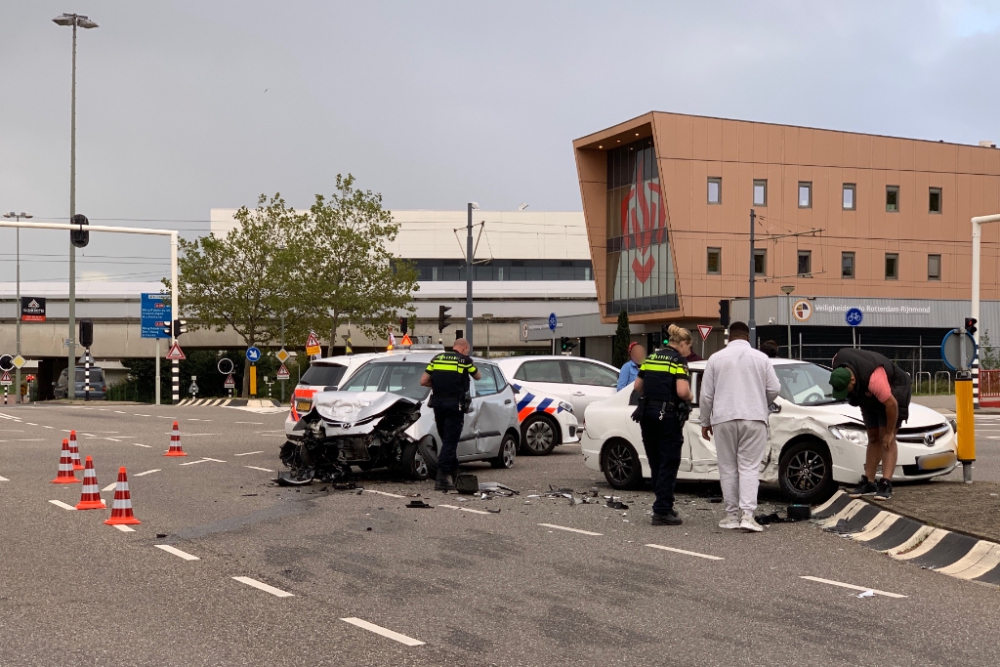 Wonder boven wonder geen gewonden bij forse aanrijding