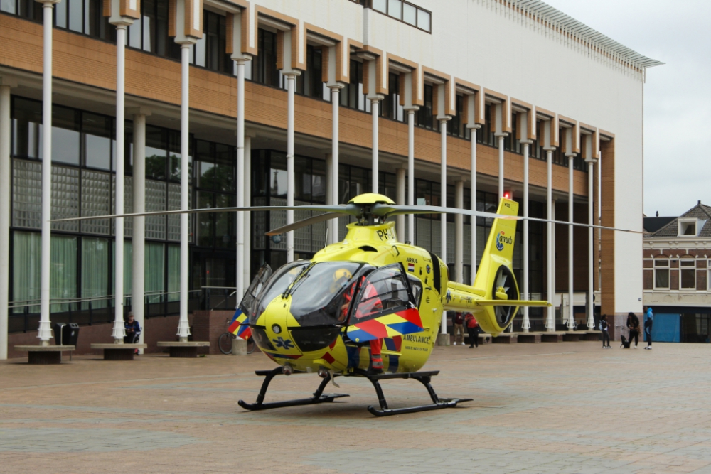 Traumahelikopter landt op het Stadserf