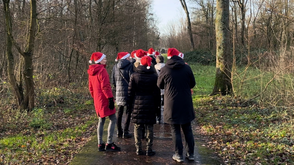 Voor de feestdagen laten senioren zich van hun sportieve kant zien: ‘Heerlijk weer en lekker doorgelopen”