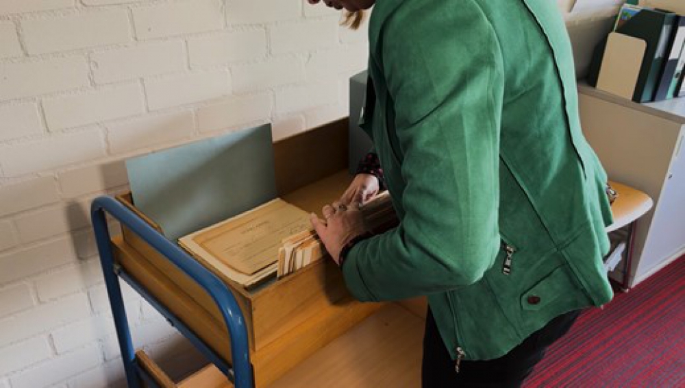 Gemeentearchief op zoek naar persoonlijke documenten over de razzia: “Misschien moet er ook een monument in Schiedam komen”