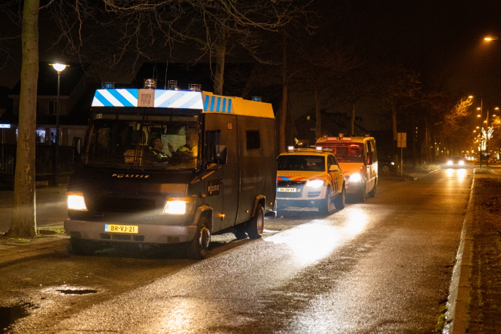 Politie zichtbaar aanwezig tijdens avondklok, maar niet op elke straathoek