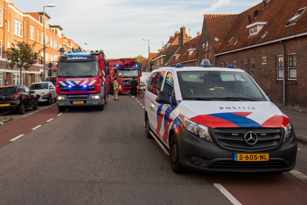 Bankstel in brand onder overkapping Hofje van Belois