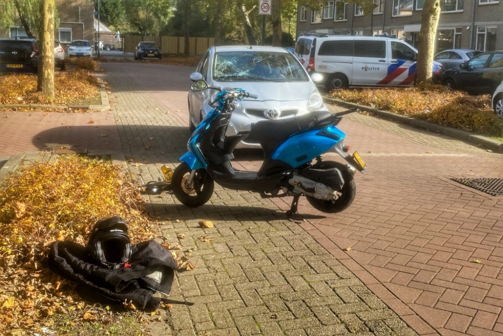 Gewonde bij aanrijding scooter met auto