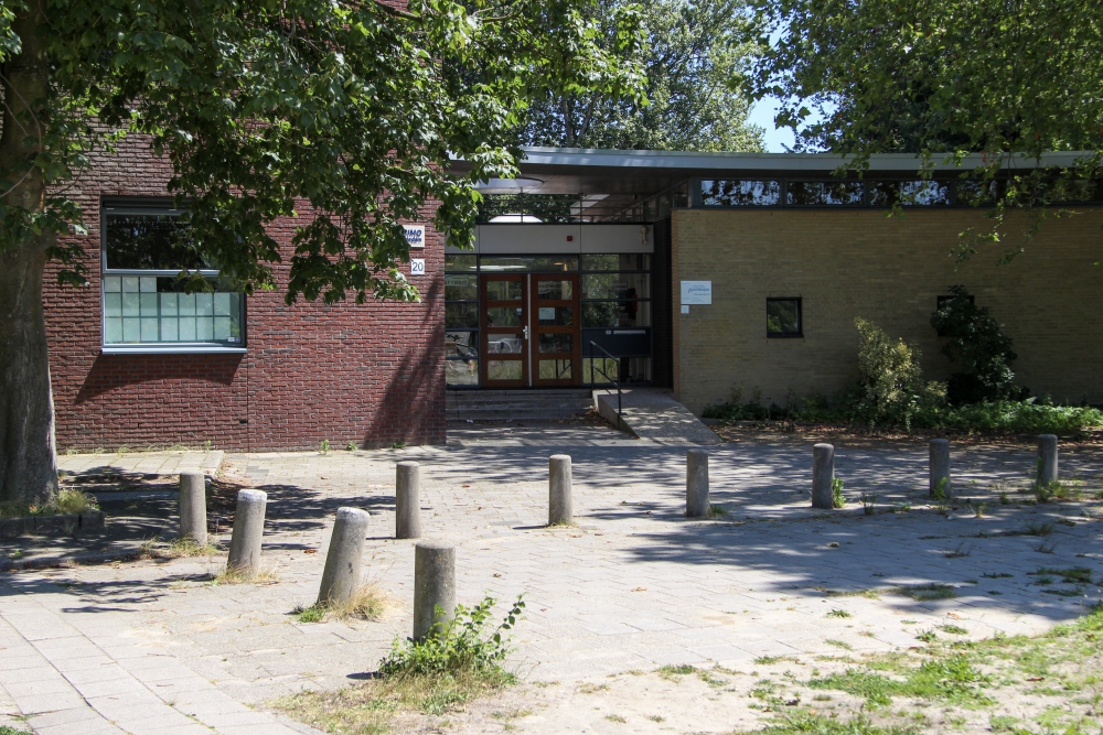 Scholen dicht om processierups in Beatrixpark, maar voor wandelaars en fietsers geen waarschuwing te bekennen