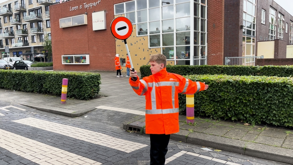 Basisschoolleerlingen De Wereldwijzer zorgen voor meer veiligheid in de Westwijk