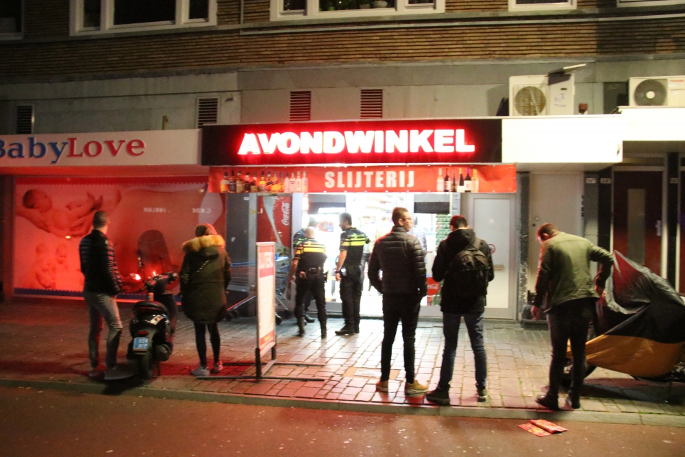 Schiedammer van 15 jaar aangehouden voor overval op avondwinkel Broersvest