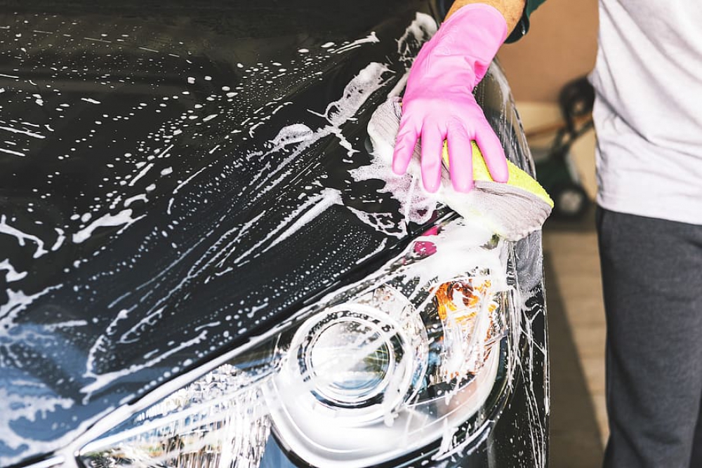 Vrijdagmiddag &#039;Oostsingel drive-through car wash voor Oekraïne&#039;