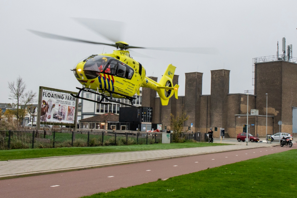 Traumahelikopter ingezet bij medische hulpverlening op de Rotterdamsedijk