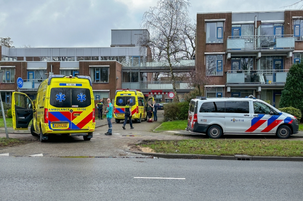 Hulpdiensten massaal naar seniorencomplex