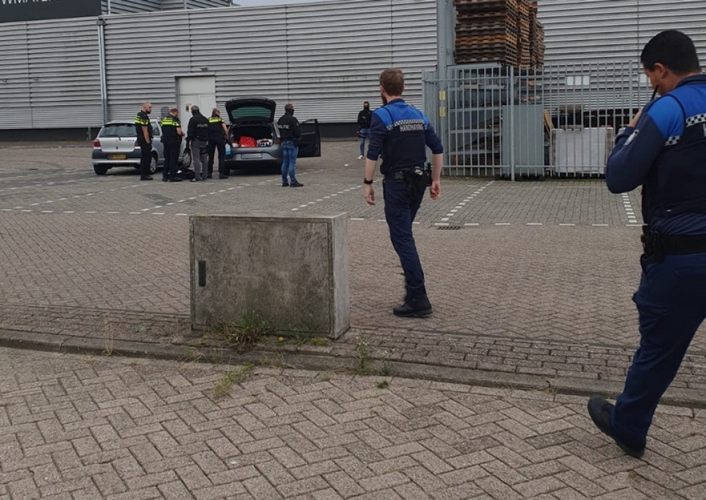 Zeven verdachten aangehouden bij actie tegen overlast door drugshandel en zwerfafval op de Scholtenstraat