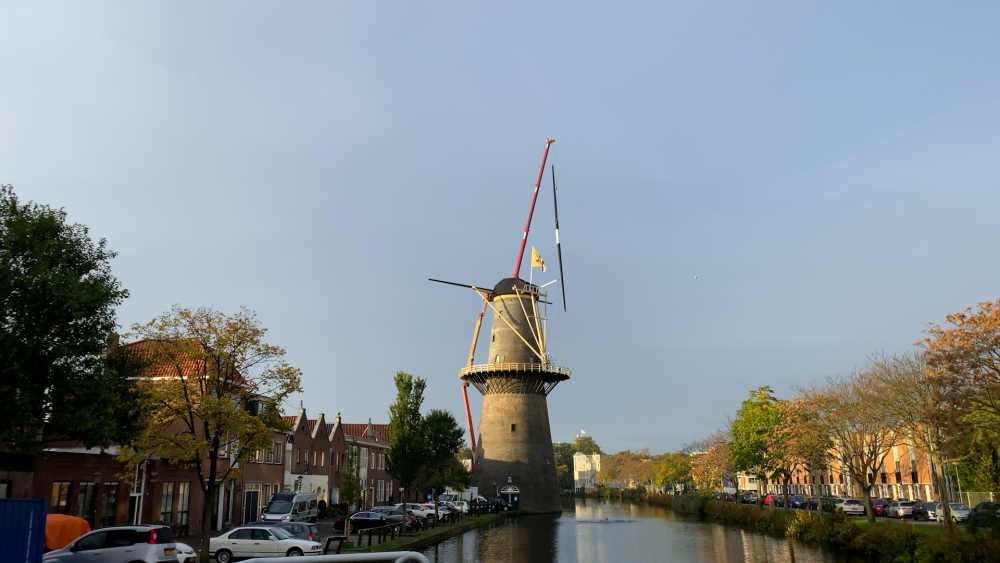 Spectaculaire beelden: molen De Vrijheid heeft nieuwe roeden