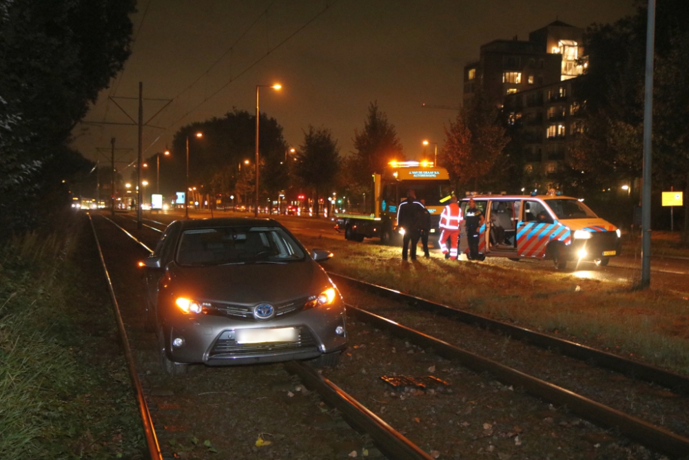 Auto gestrand op de trambaan