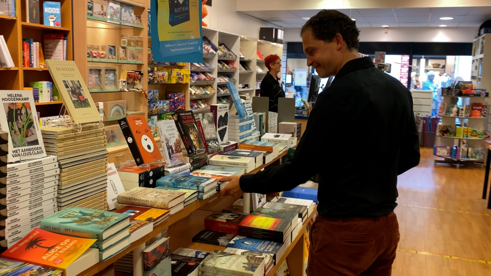 Gerben de Bruijn wil titel Boekverkoper van het jaar naar Schiedam halen