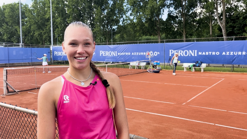 Vlaardings tennistalent Joy de Zeeuw verliest finale om nationale indoortitel