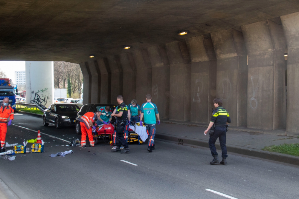 Voetganger zwaargewond na aanrijding met auto