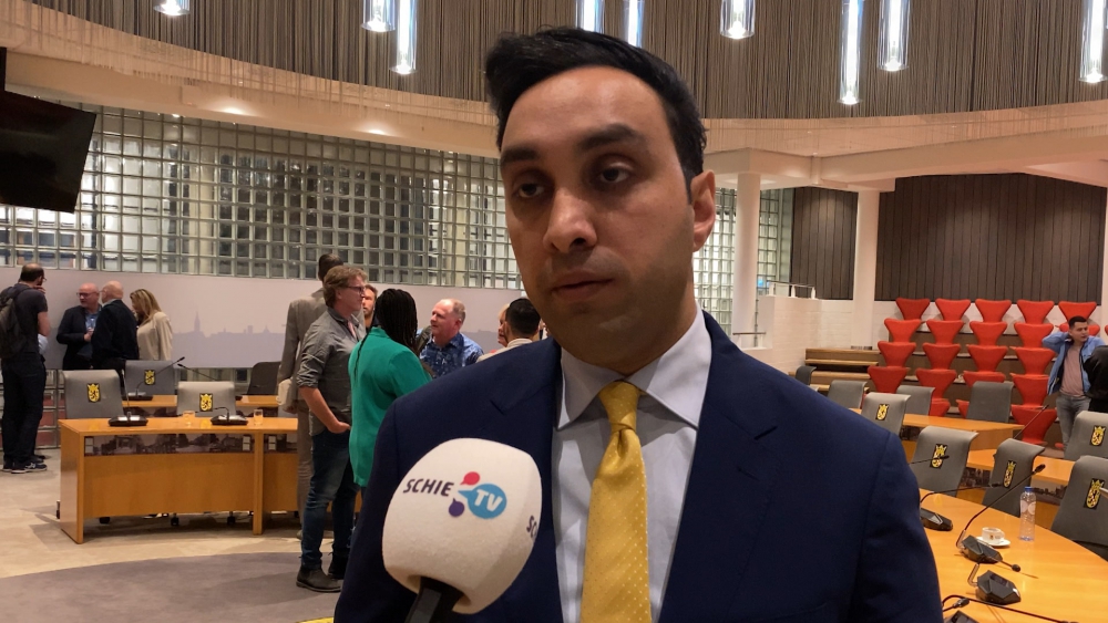 Oud-wethouder Minhas krijgt forse kritiek na uitgesproken mening over NS-stakingen