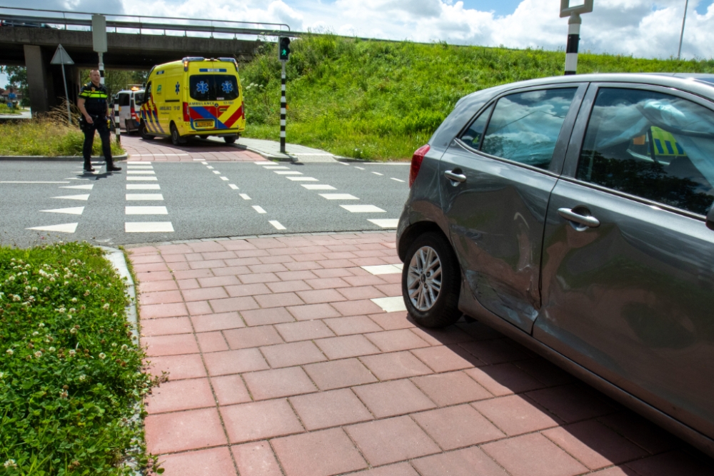 Auto&#039;s botsen op elkaar op Marathonweg