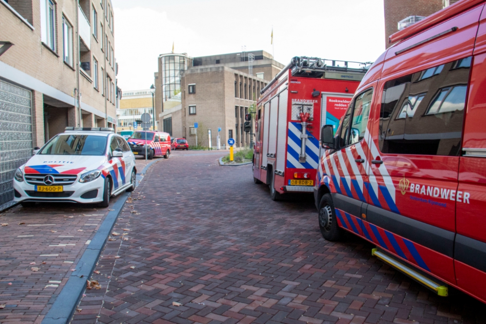 Hulpdiensten rukken uit nadat bewoner Westvest gaslucht ruikt