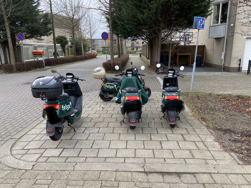 Verkeerd geparkeerde deelscooters krijgen nu een boete