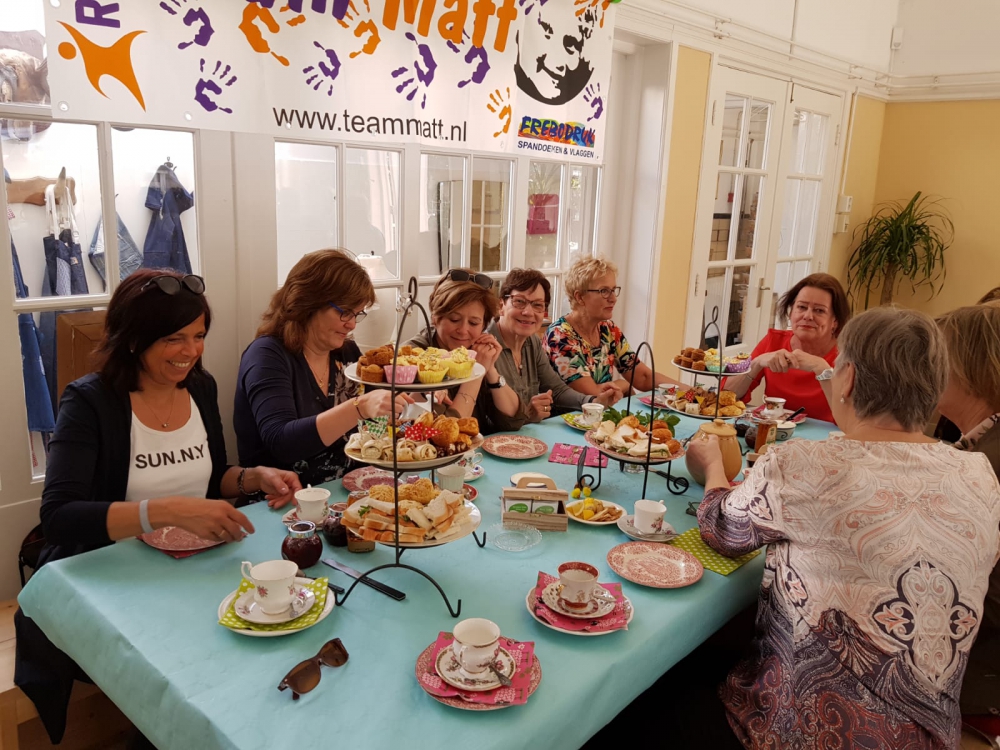 Team Matt haalt geld op voor KiKa met High Tea