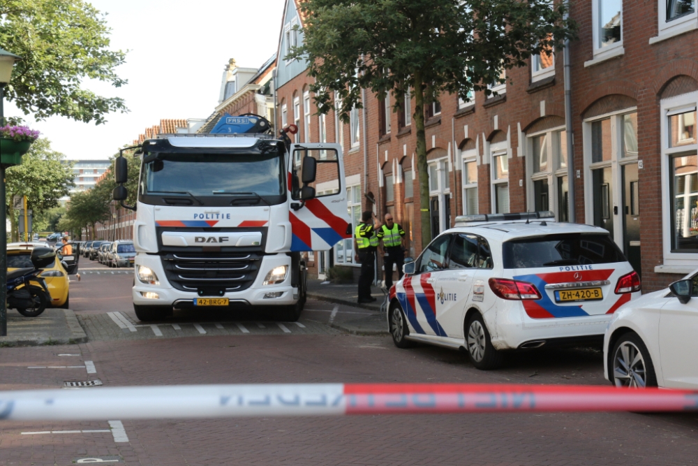 Terwijl Bianca dagenlang dood in stoel zit, drinkt vriend naast haar gezellig een biertje