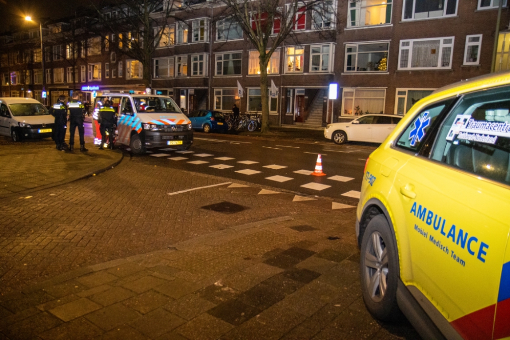 Bestuurder vlucht na aanrijding op de Franselaan; aangereden man gewond naar het ziekenhuis