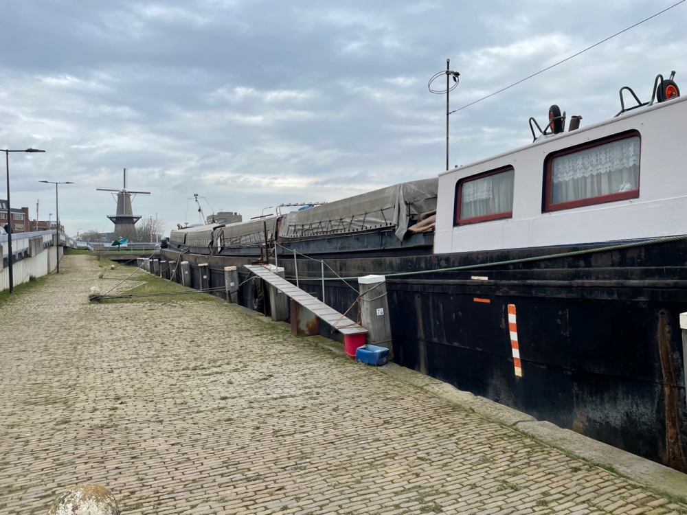 Restanten van druglab aangetroffen op verlaten schip aan Voorhavenkade