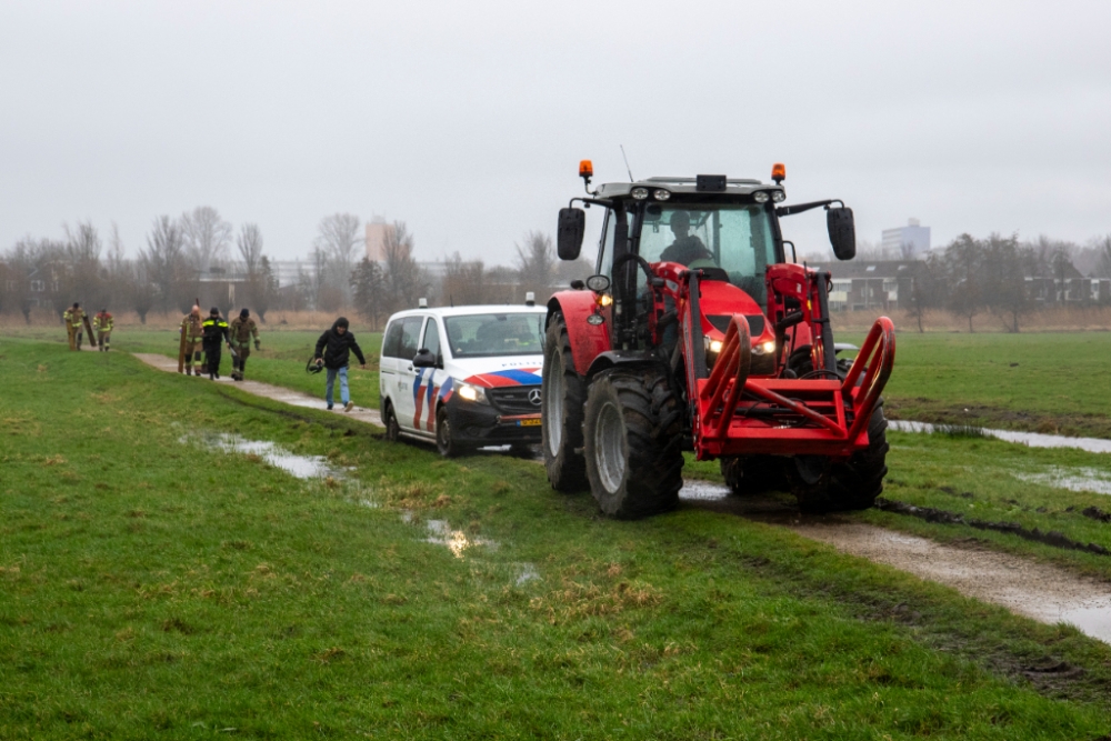 Boer en brandweer schieten politie te hulp